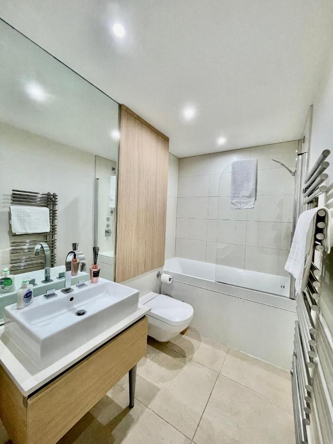Gunwharf Quays Harbour Apartments بورتسماوث المظهر الخارجي الصورة