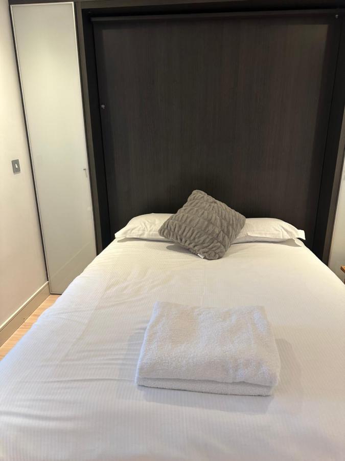Gunwharf Quays Harbour Apartments بورتسماوث المظهر الخارجي الصورة