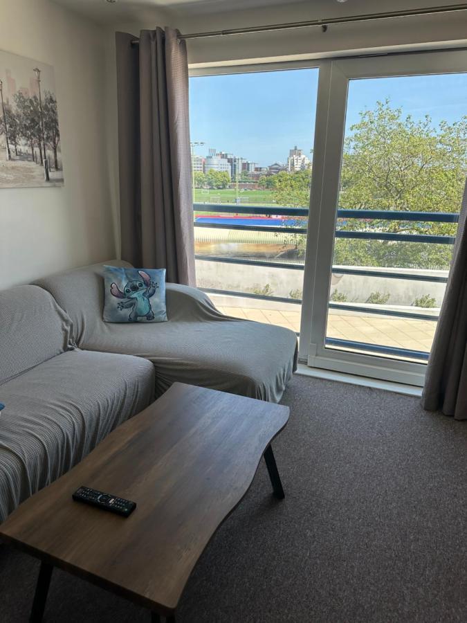 Gunwharf Quays Harbour Apartments بورتسماوث المظهر الخارجي الصورة
