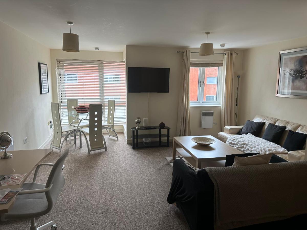 Gunwharf Quays Harbour Apartments بورتسماوث المظهر الخارجي الصورة