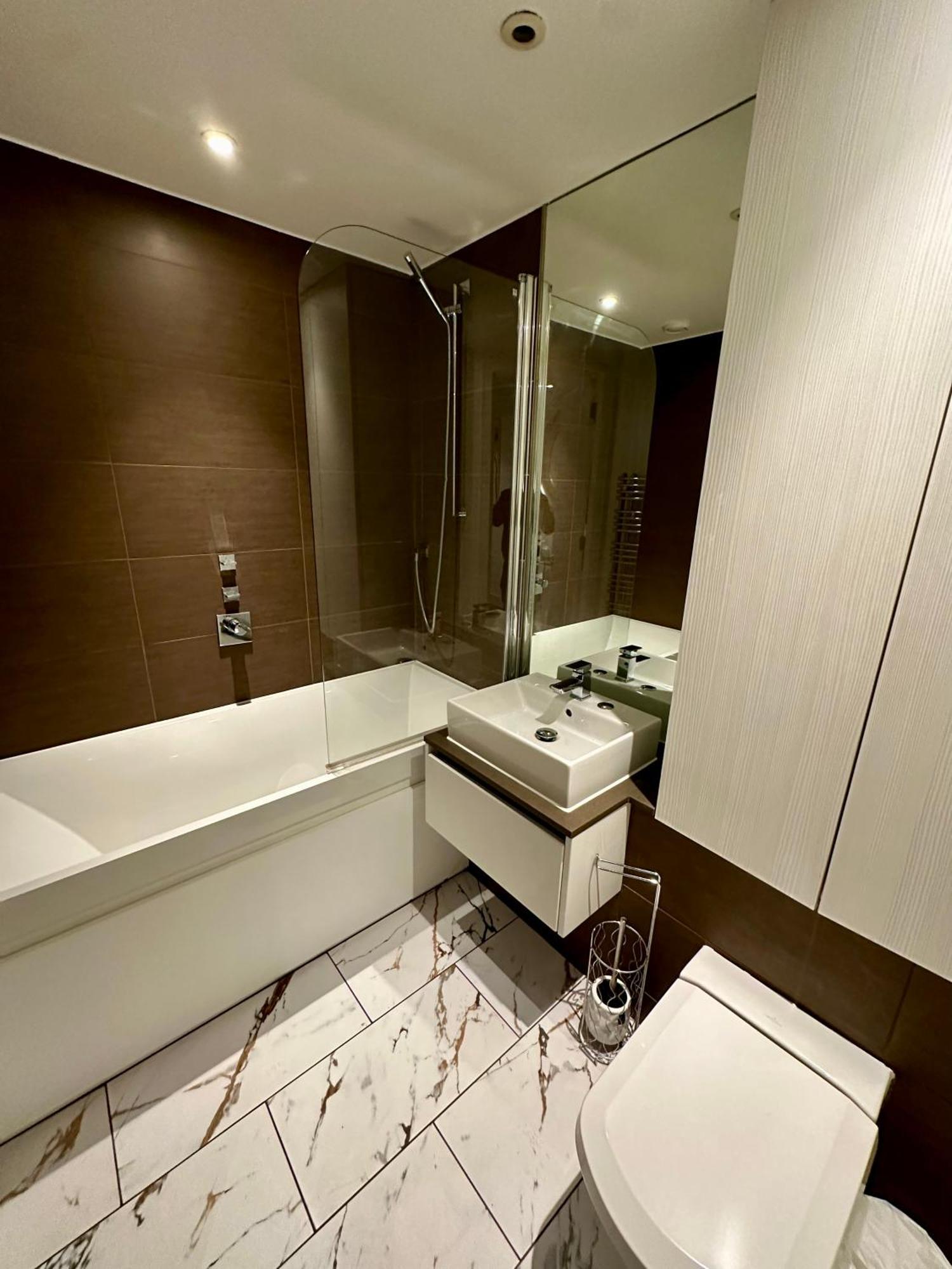 Gunwharf Quays Harbour Apartments بورتسماوث المظهر الخارجي الصورة