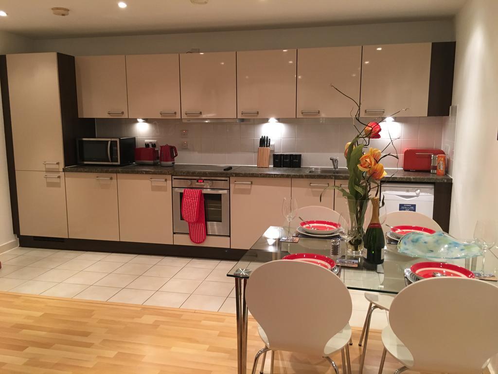 Gunwharf Quays Harbour Apartments بورتسماوث المظهر الخارجي الصورة