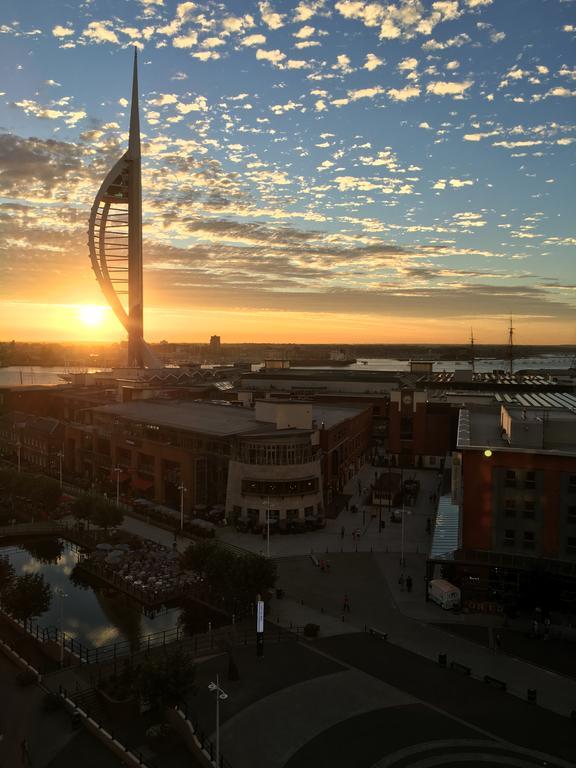 Gunwharf Quays Harbour Apartments بورتسماوث المظهر الخارجي الصورة