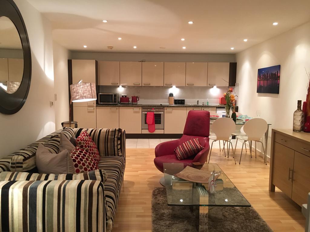 Gunwharf Quays Harbour Apartments بورتسماوث المظهر الخارجي الصورة